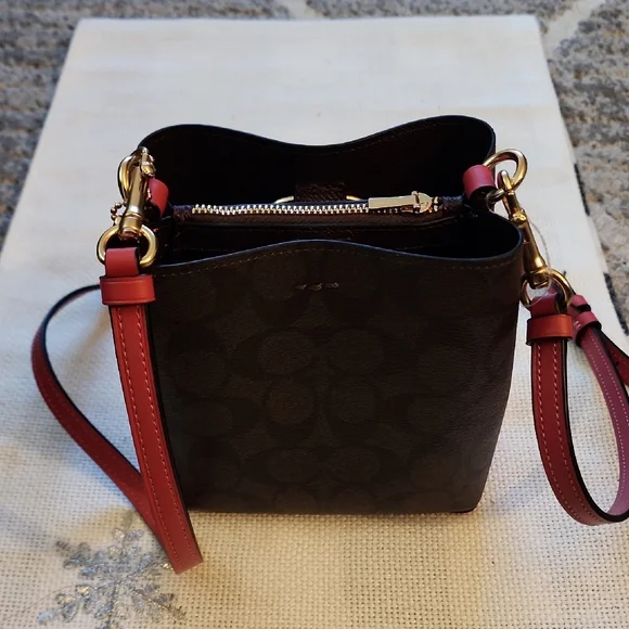 Coach Mini Town Bucket Crossbody Bag With Gold Hangtag. NWOT. H21292-C7269 - Picture 3 of 15